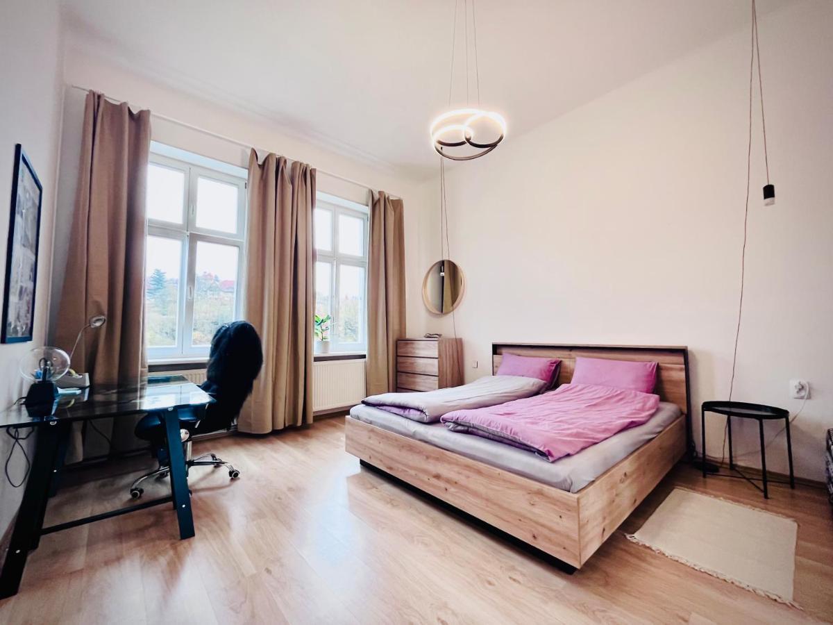 Sunny City - Apartment In Spa Zone With Private Garage Κάρλοβι Βάρι Εξωτερικό φωτογραφία